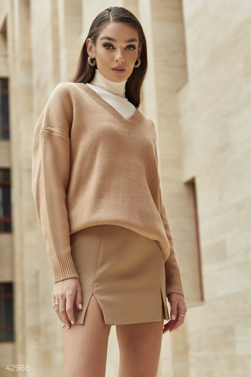 V-neck sweater photo 2