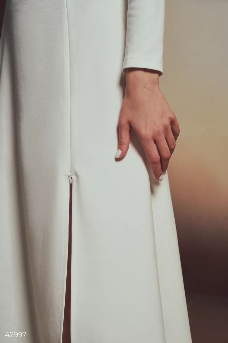 Сукня біла приталеного силуету фотографія 4