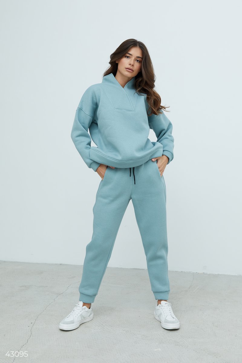Suit with sweatshirt and joggers in a soft shade