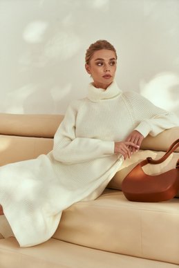 Warm knitted dress with a voluminous collar photo 1