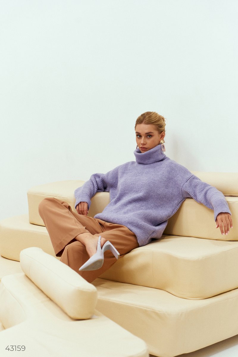 Теплий светр у лавандовому відтінку