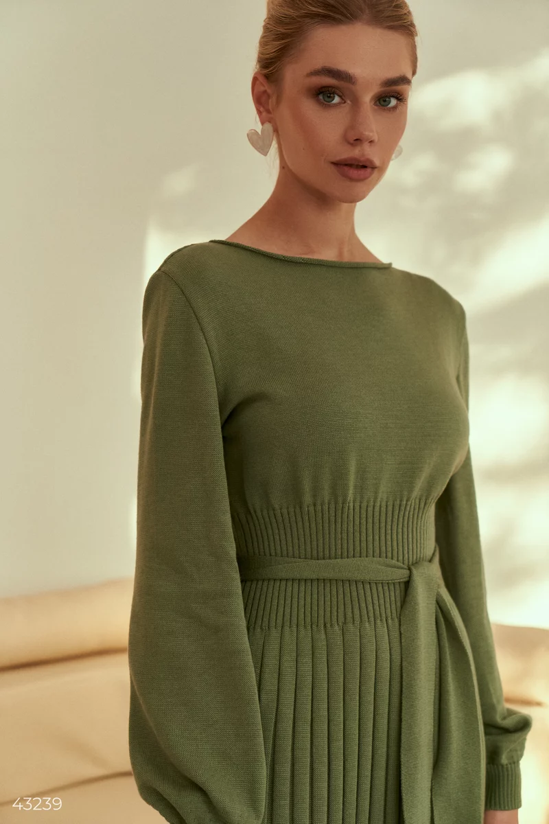 Green knitted midi dress with pleated bottom photo 2