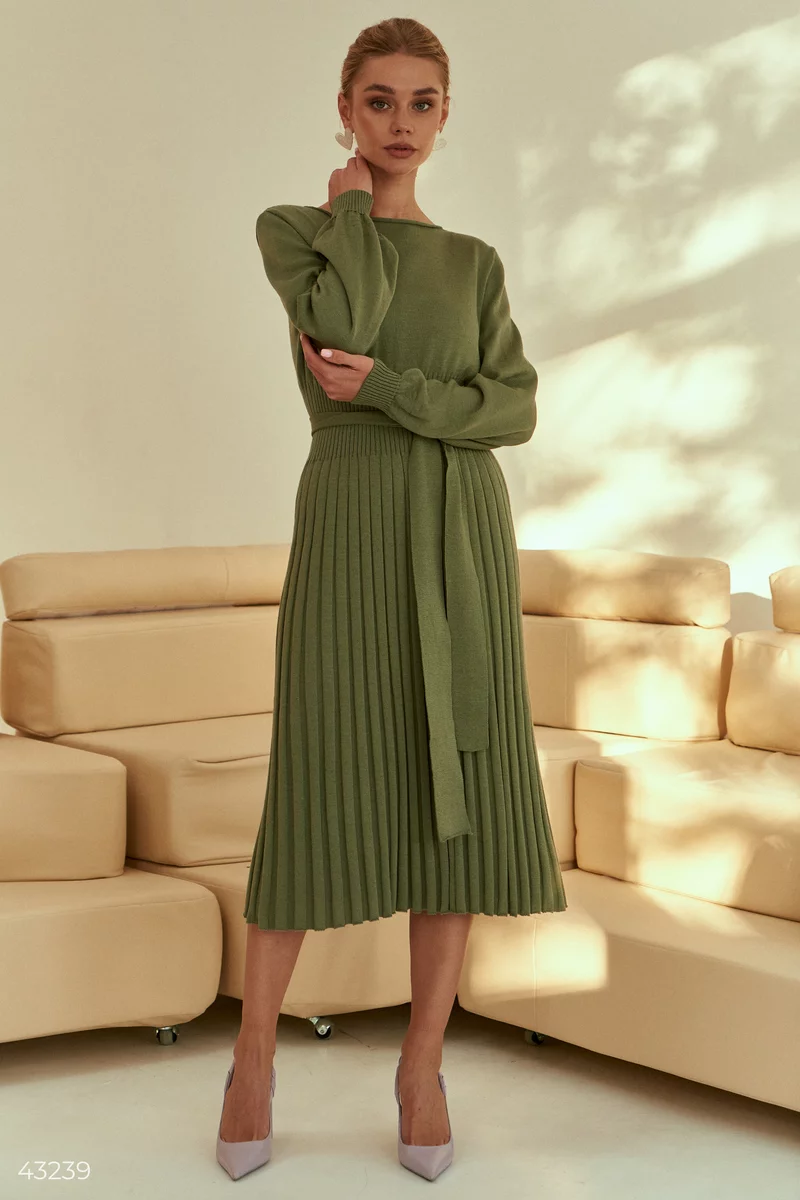Green knitted midi dress with pleated bottom photo 3
