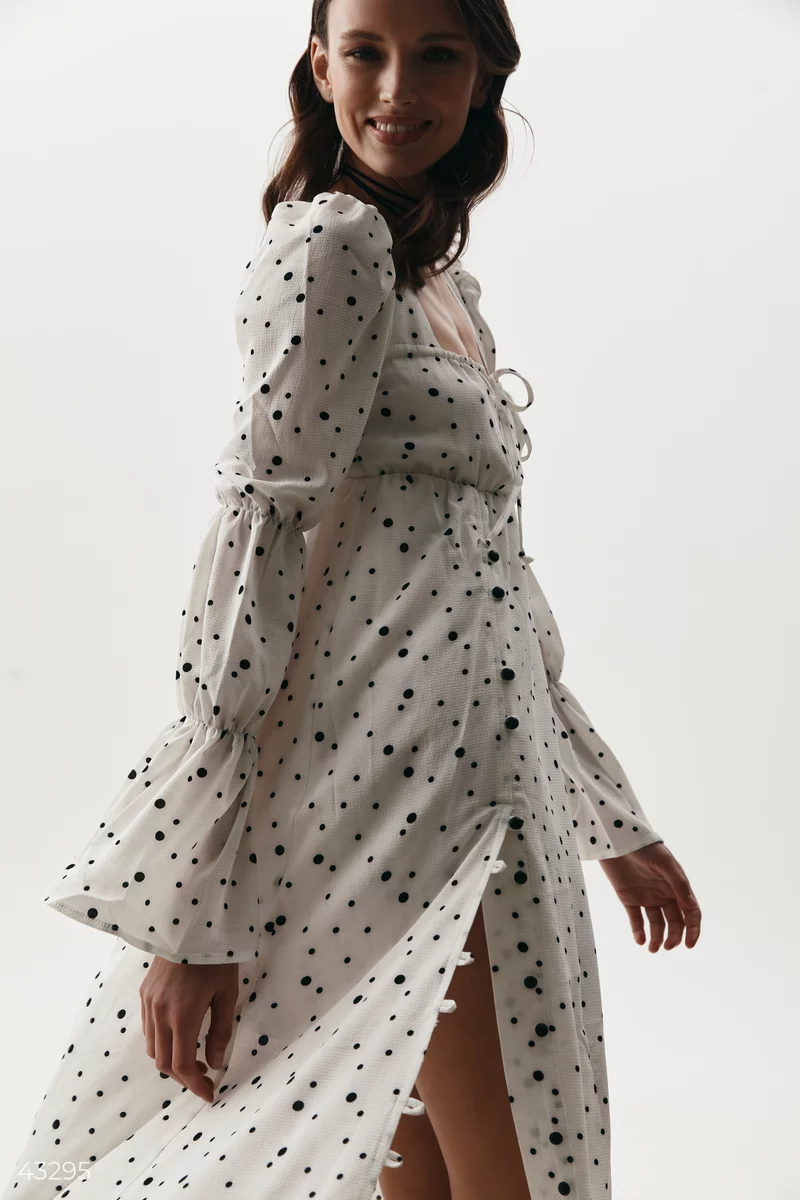 Платье в горошек с рукавами-фонариками фотография 5