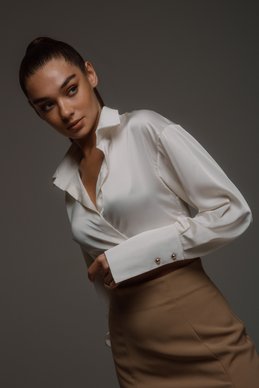 Cropped blouse in milky shade photo 1