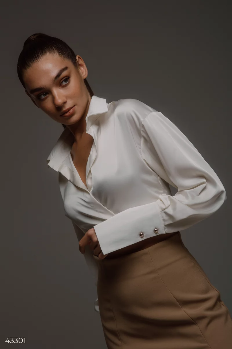 Cropped blouse in milky shade photo 1