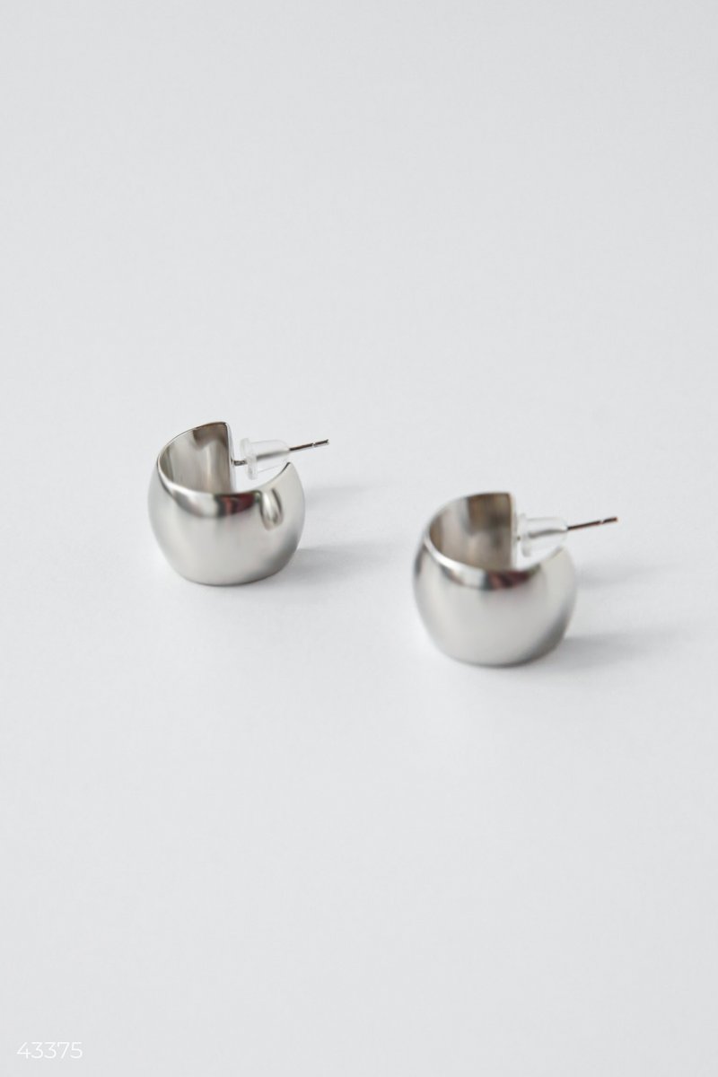 Volumetric wide earrings