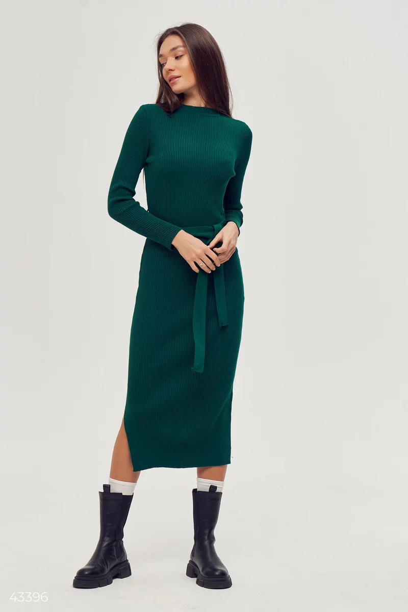 Зелена трикотажна сукня міді у дрібний рубчик фотографія 3