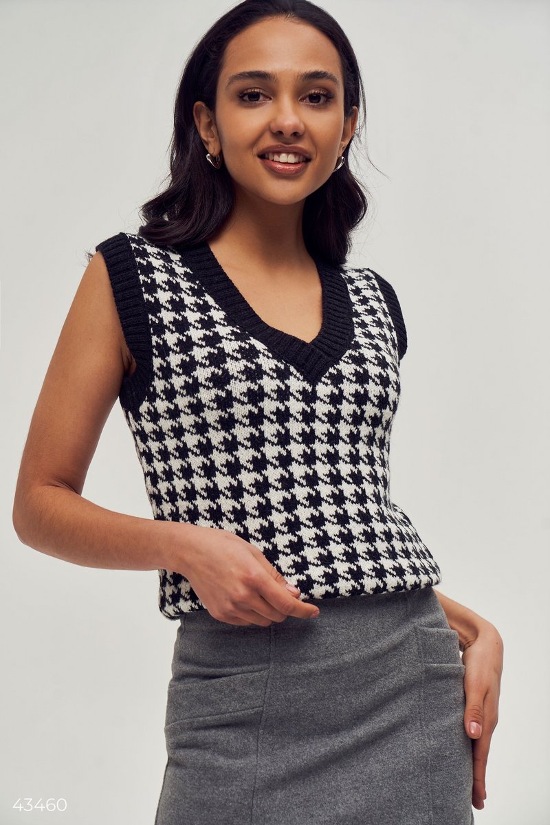 Cropped knitted vest