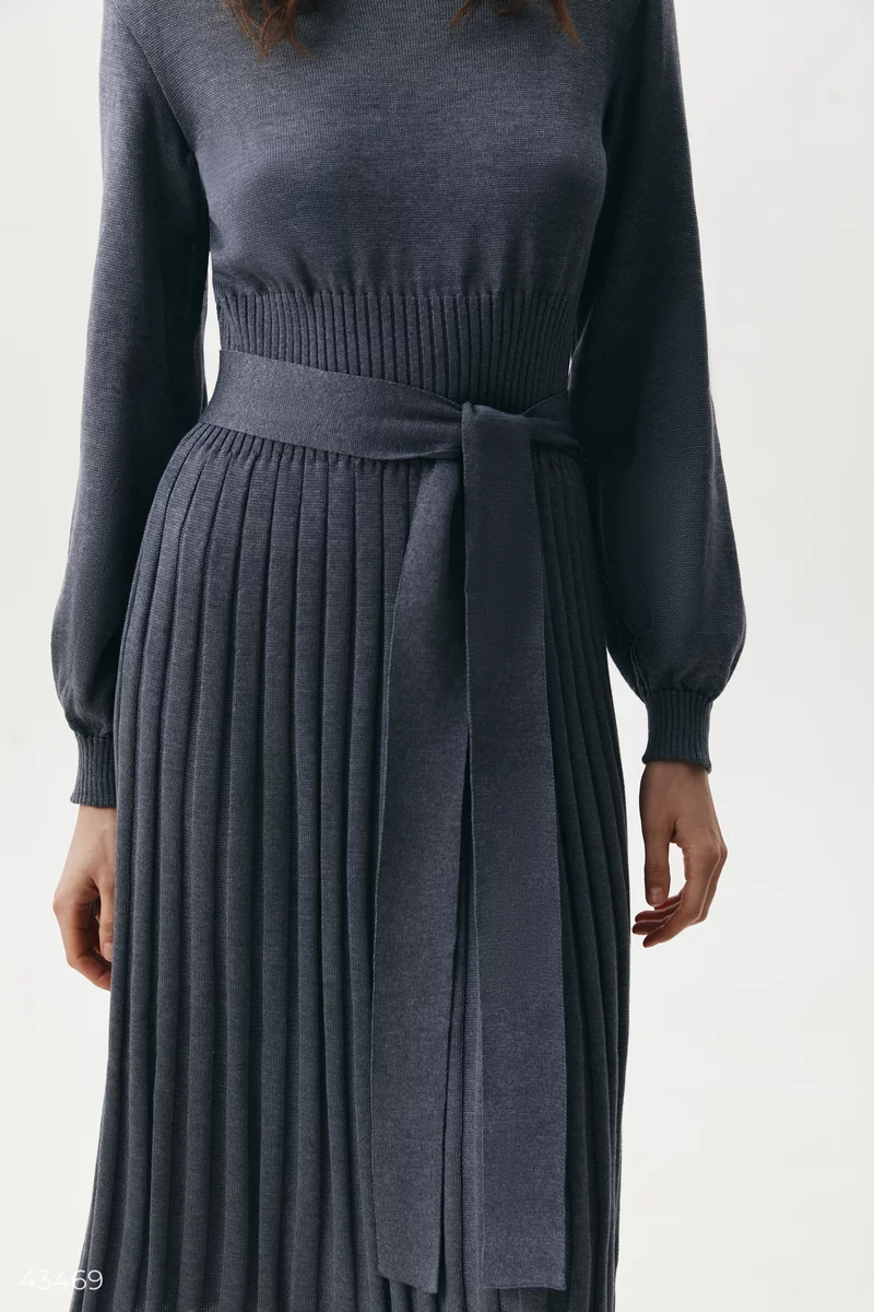 Blue knitted midi dress with pleated bottom photo 3