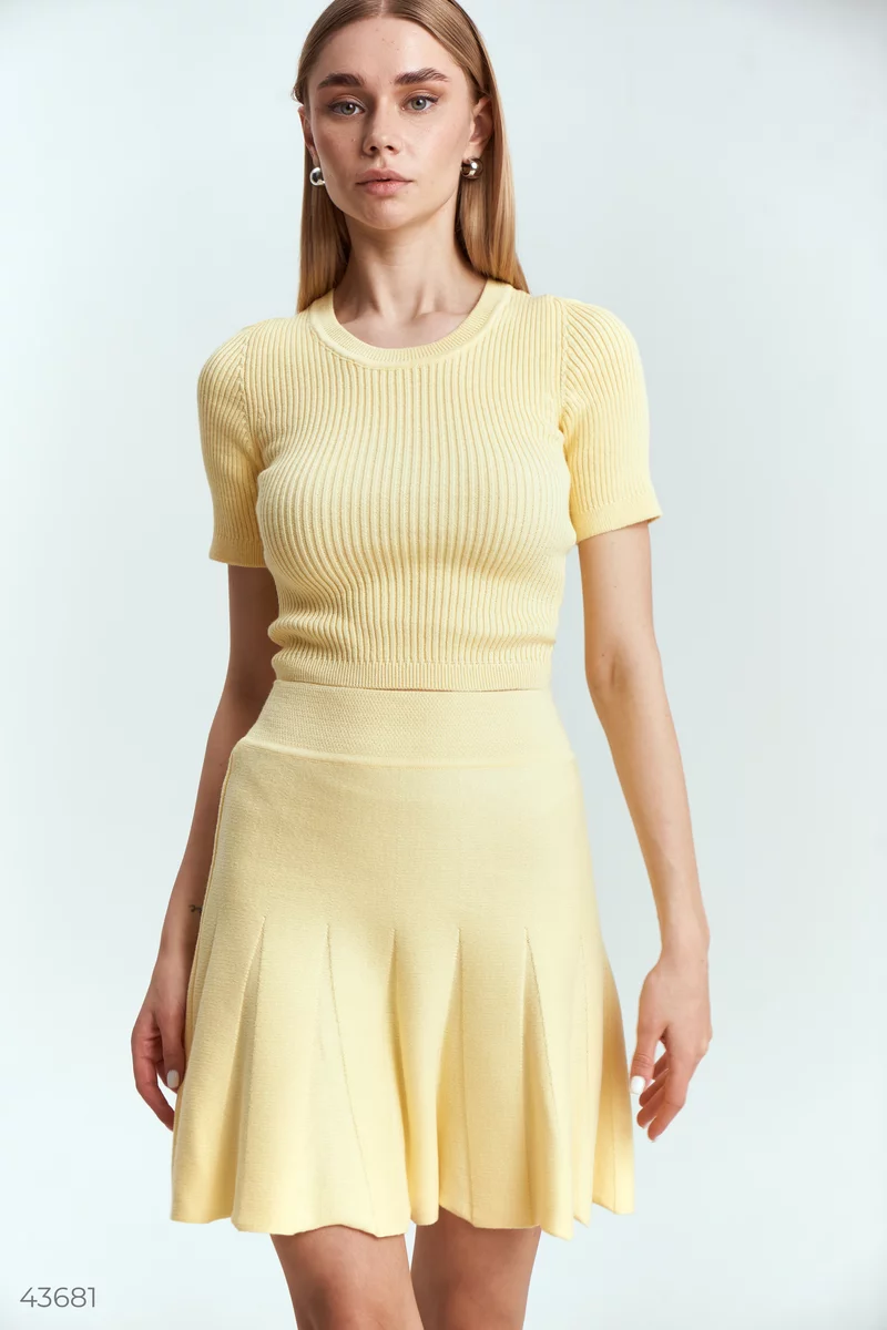 Yellow knitted crop T-shirt photo 1