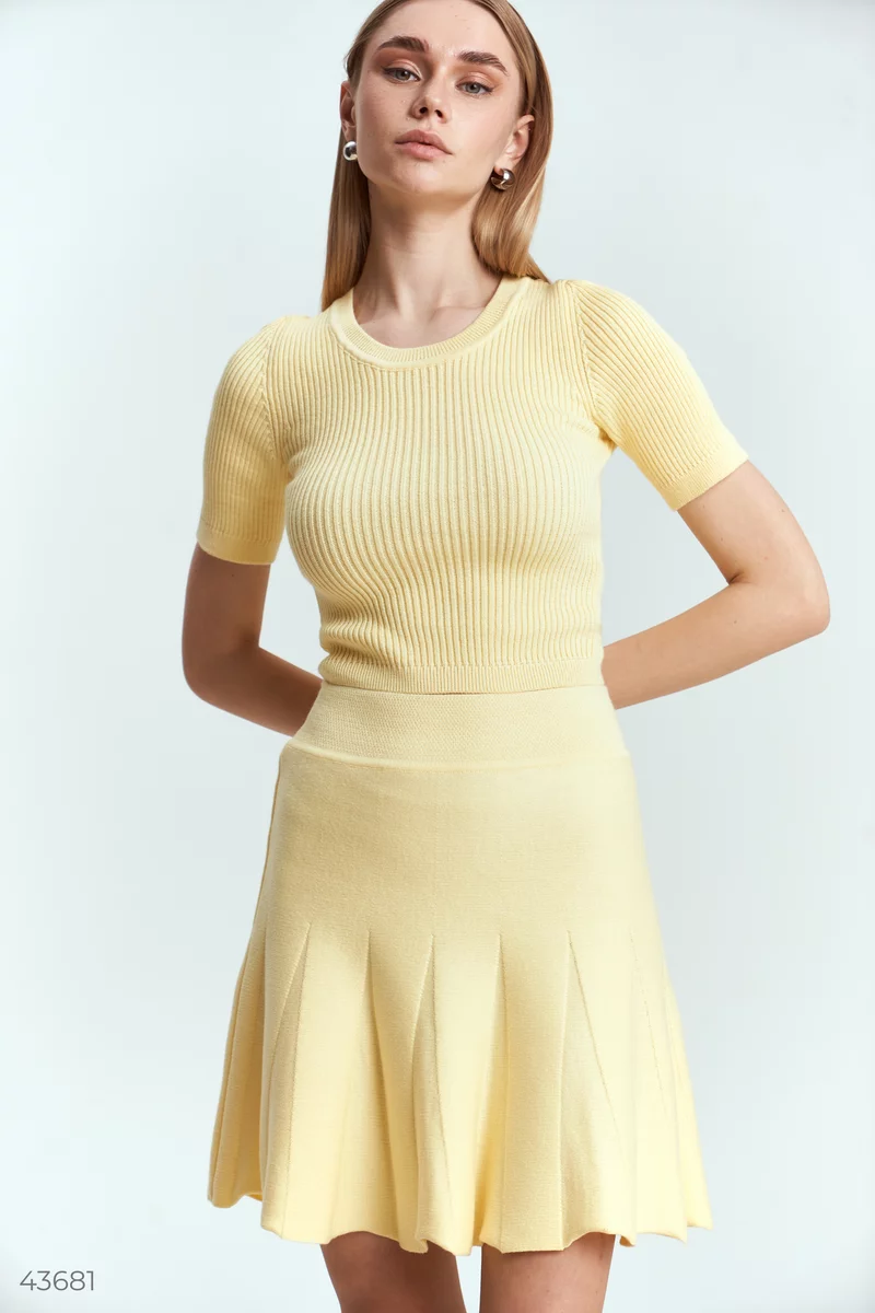 Yellow knitted crop T-shirt photo 4
