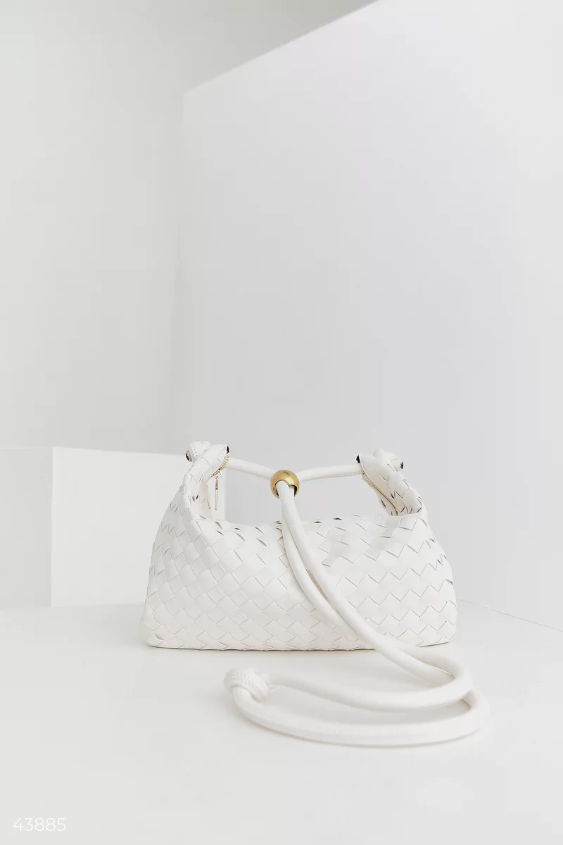 Белая сумка с плетением фотография 3