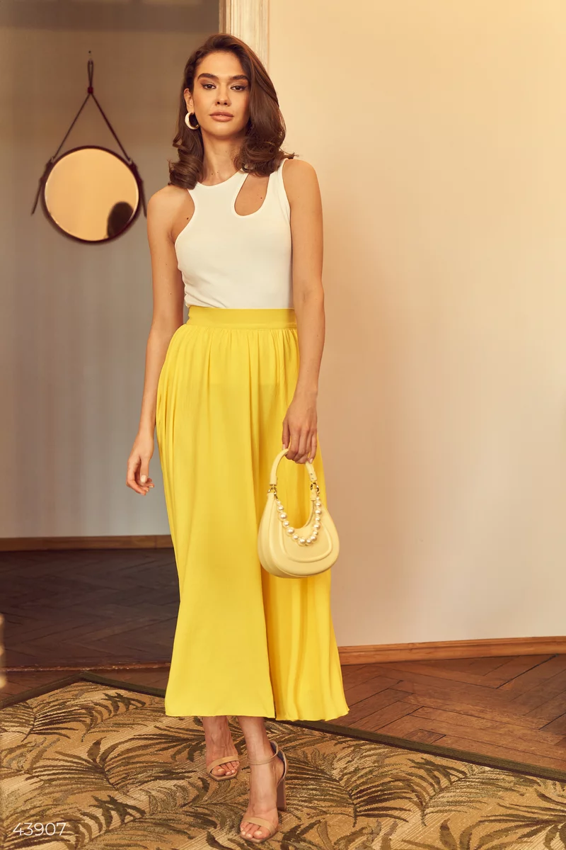 Трендовая юбка желтого цвета фотография 2