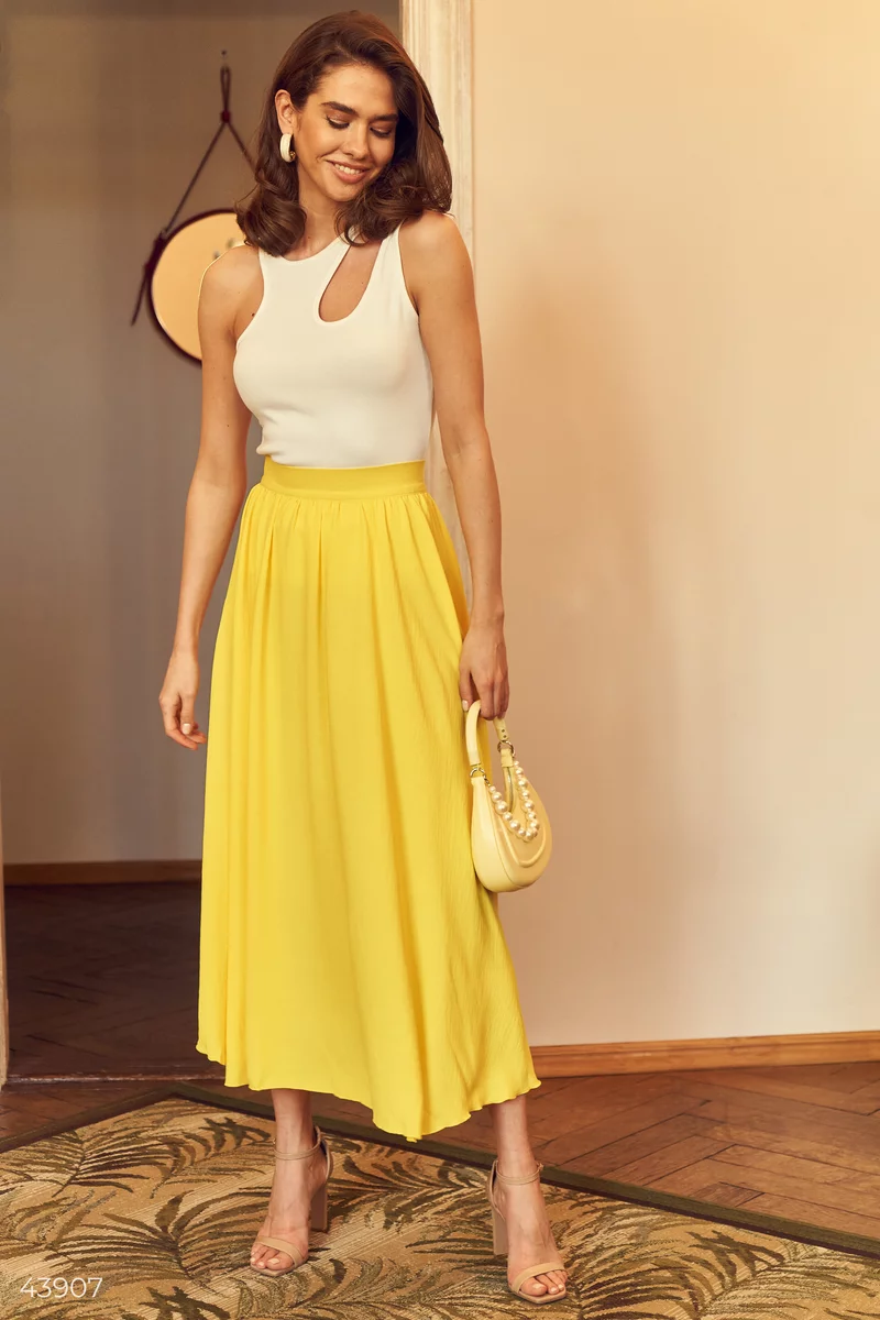 Трендовая юбка желтого цвета фотография 5