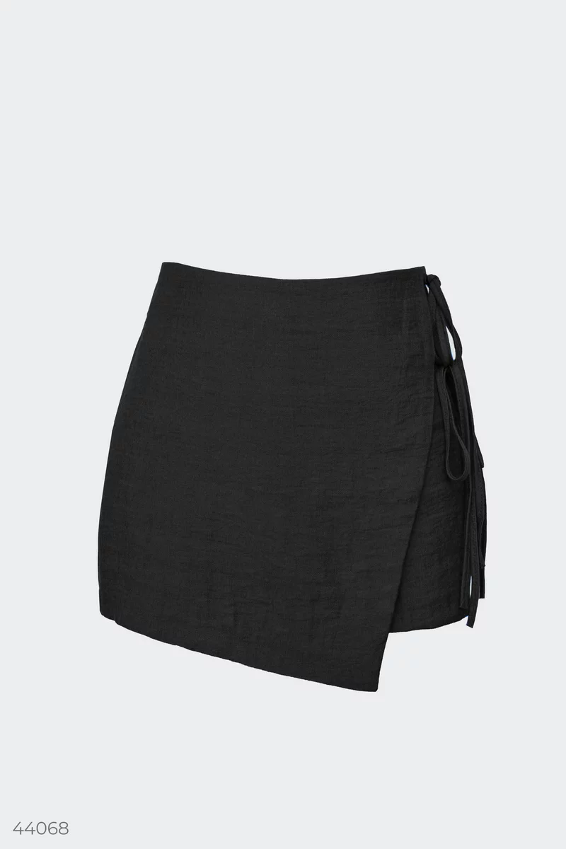 Black linen shorts with a scent photo 5