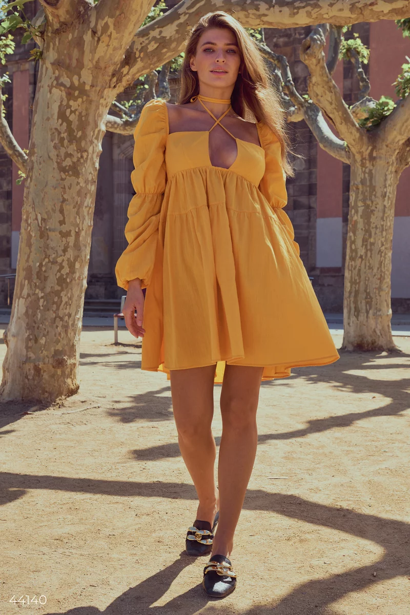 Bright dress with puffed sleeves photo 2