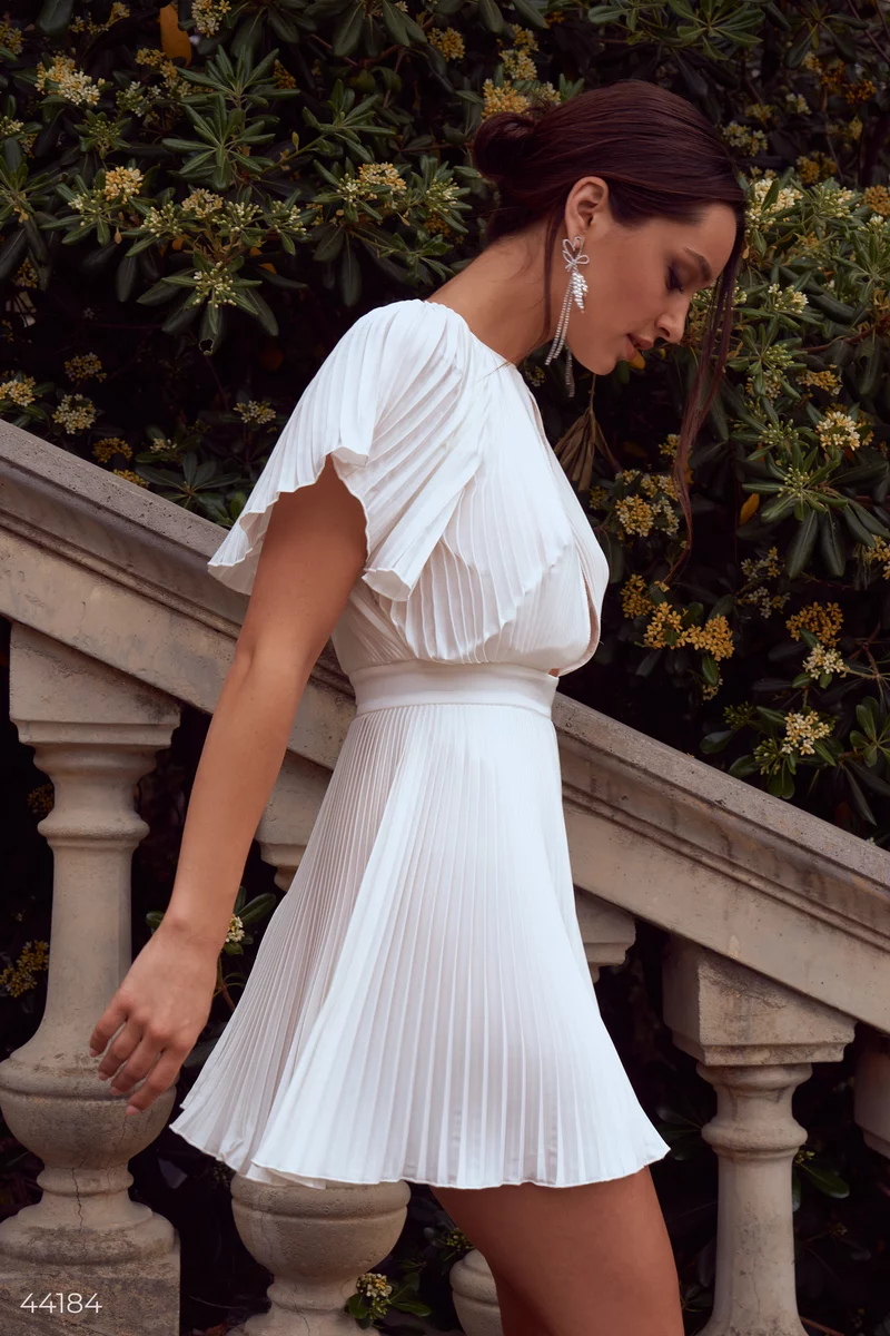 Біла сукня міні з плісуванням фотографія 5