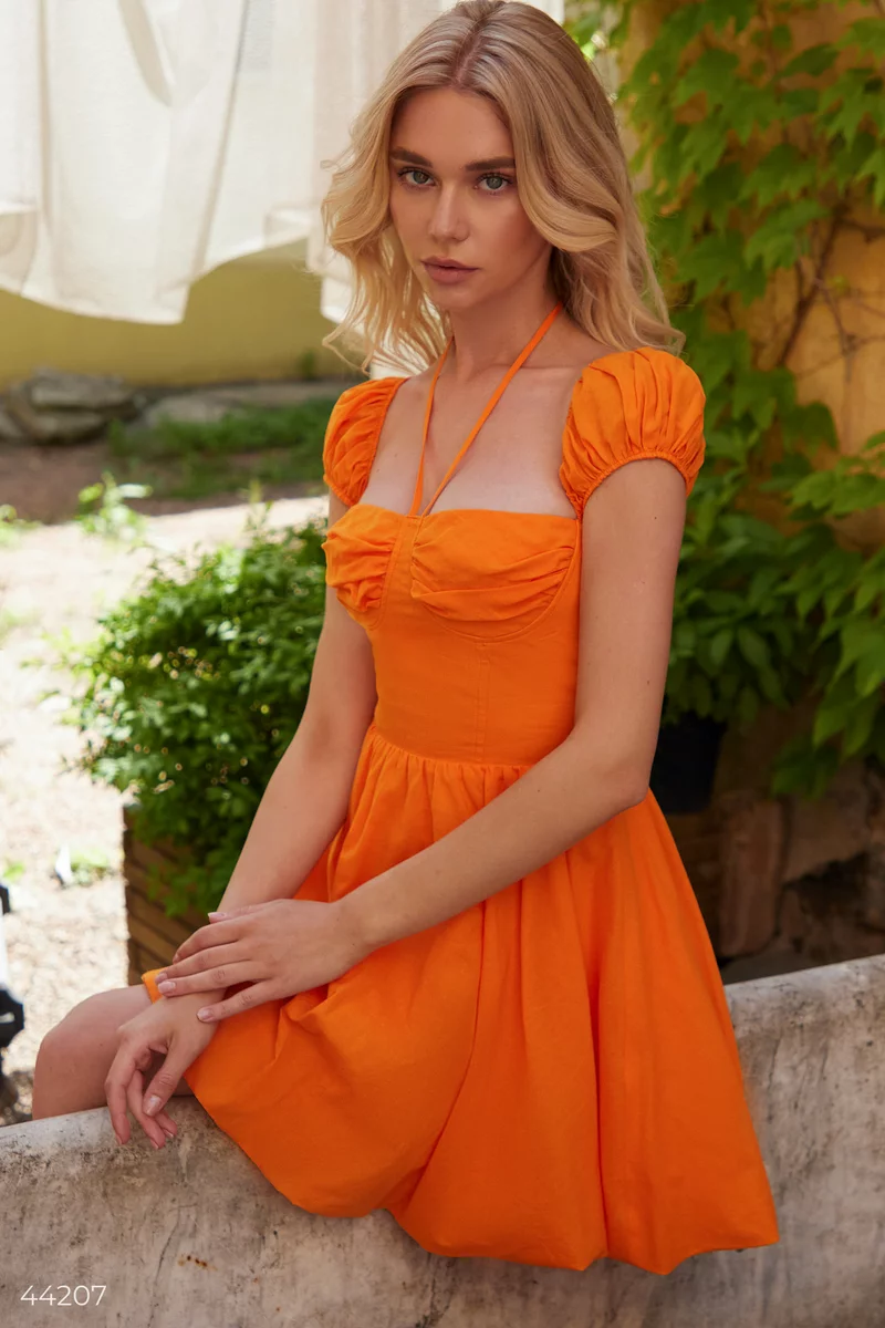 Оранжевое летнее платье фотография 1