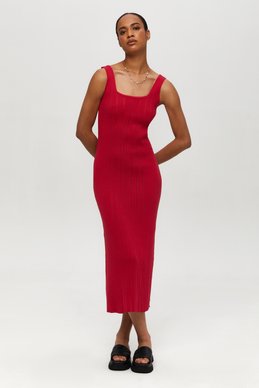 Красное вязаное платье фотография 2