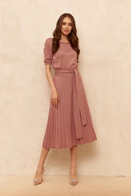 Вязаное розовое платье с ажурной кокеткой фотография 4