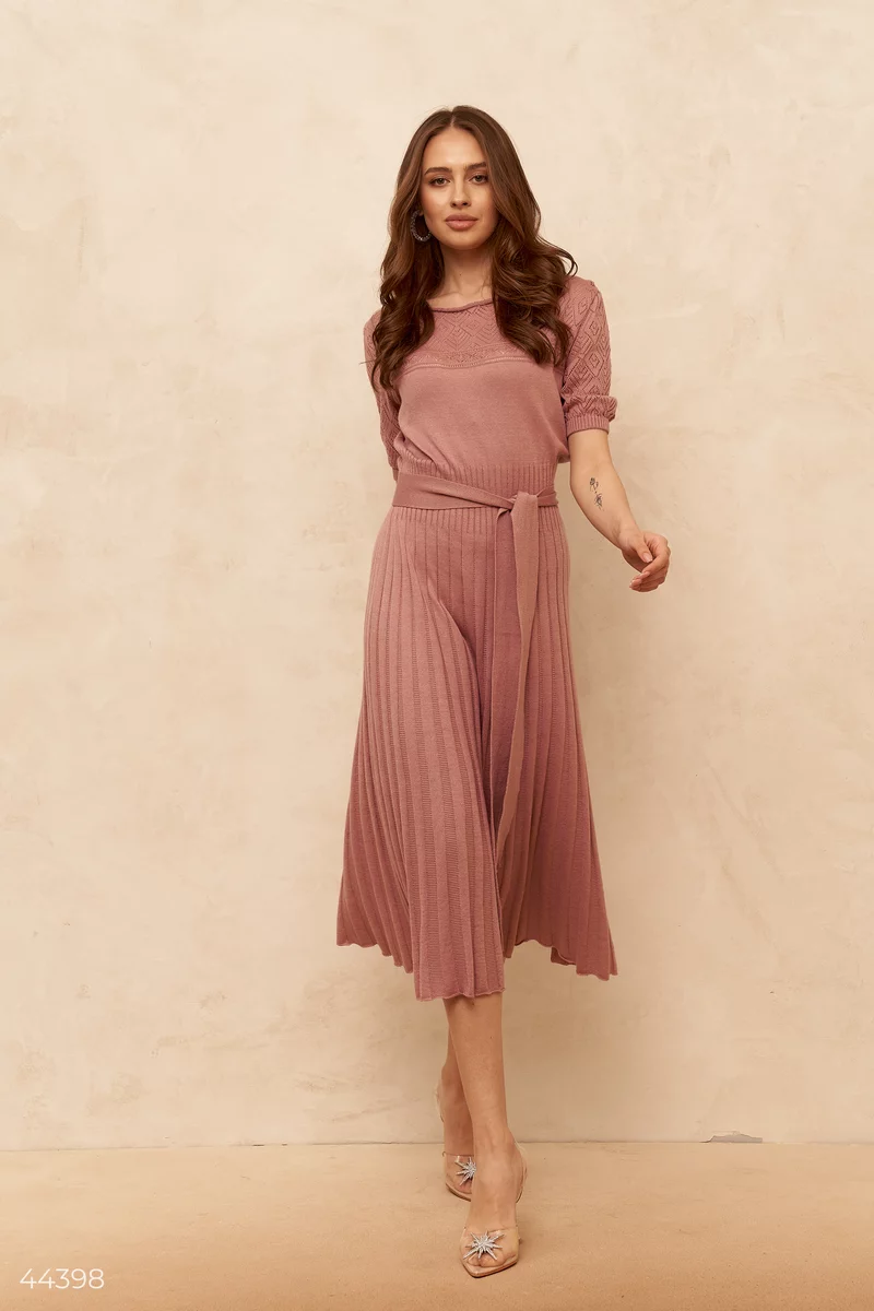 Knitted pink dress with openwork yoke photo 2