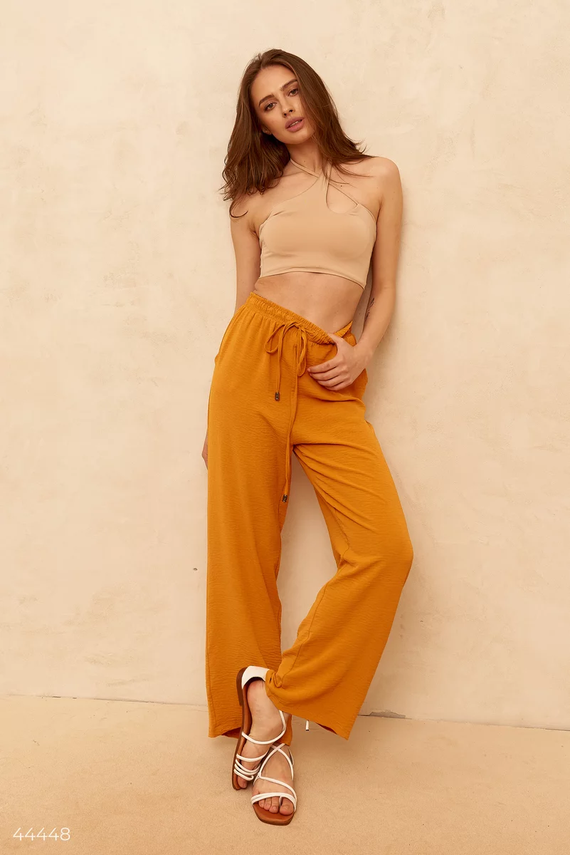 Casual pants in bright color photo 1