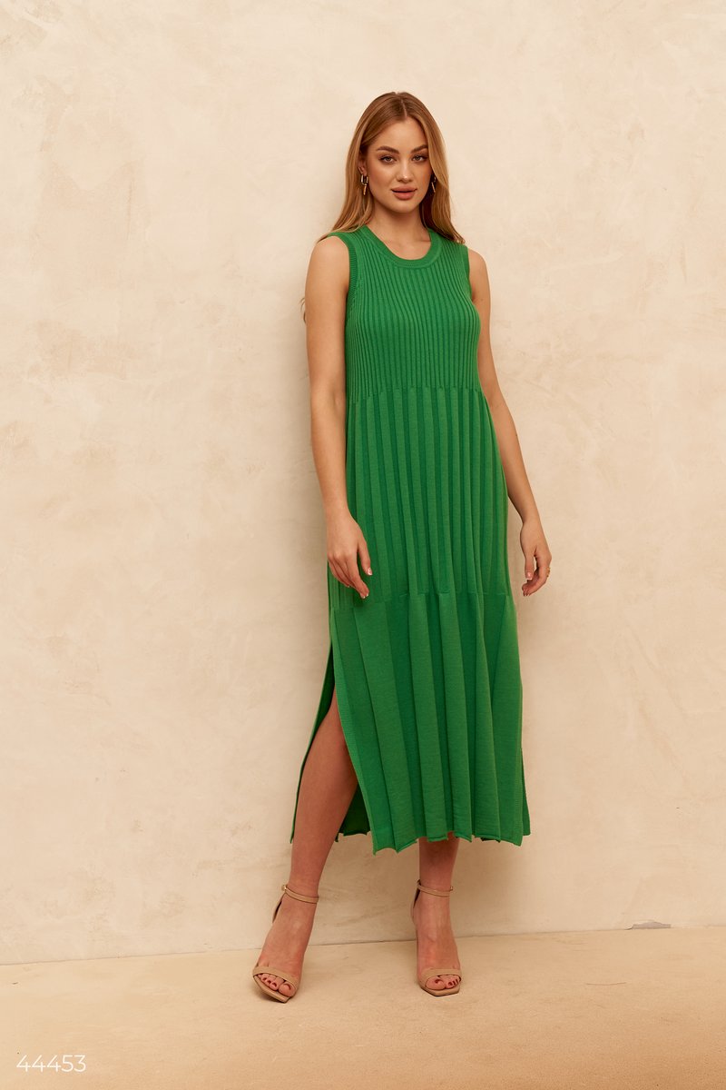 Трикотажное зеленое платье фотография 3