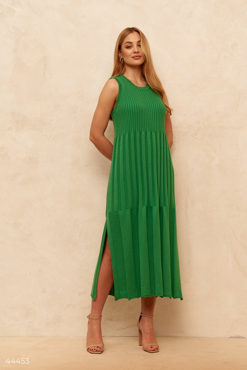 Трикотажное зеленое платье фотография 4