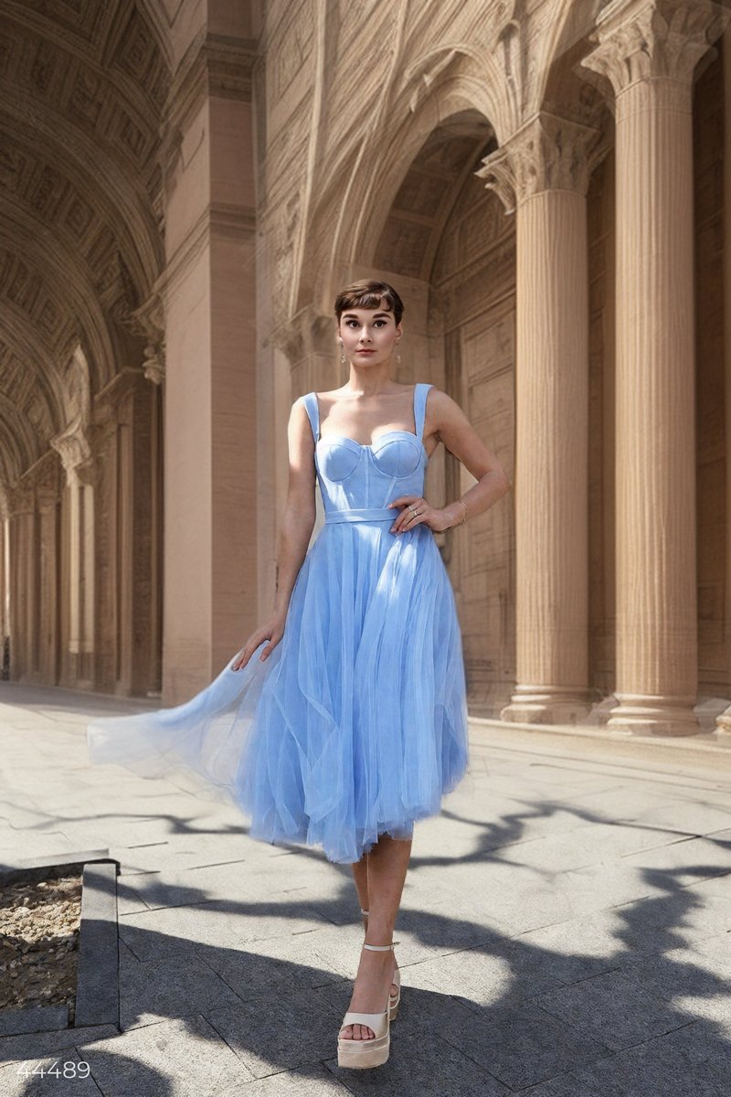 Фатинова блакитна сукня-бюстьє фотографія 4