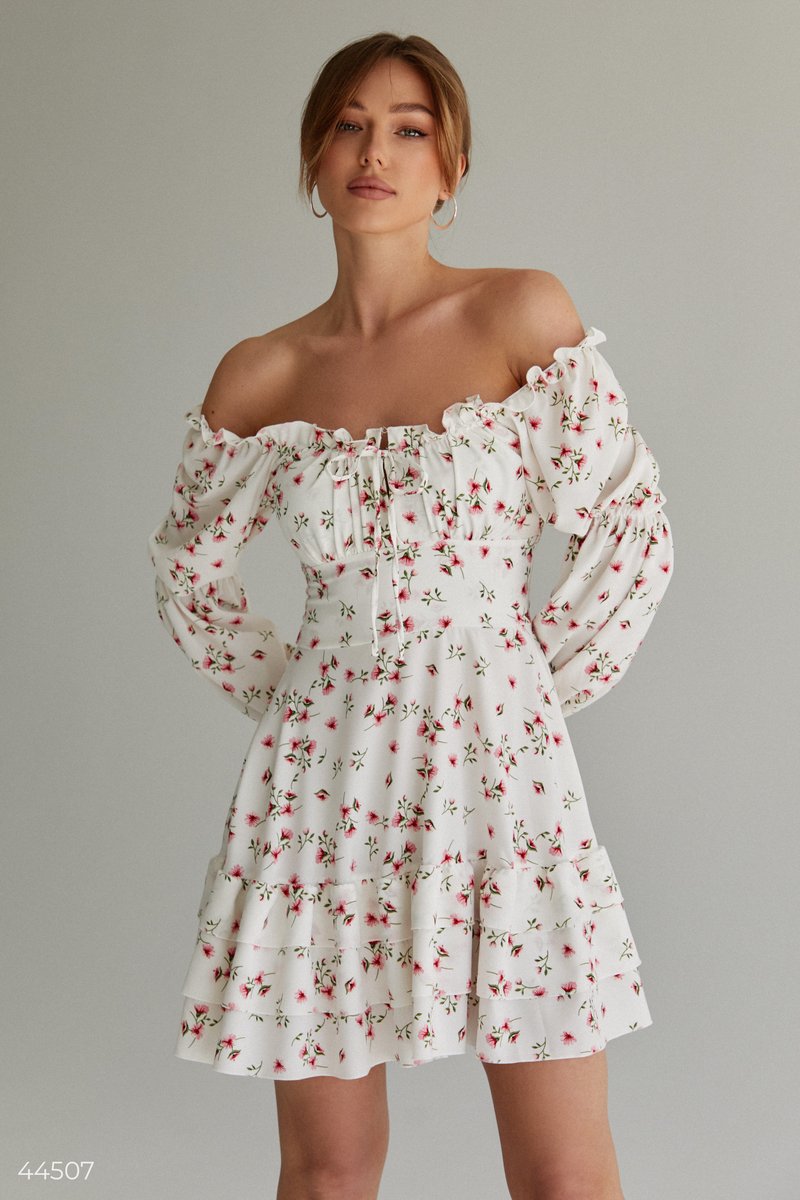 

Біла сукня з рожевим квітковим принтом