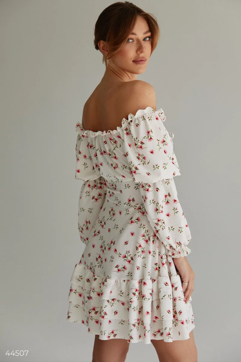 Біла сукня з рожевим квітковим принтом фотографія 4