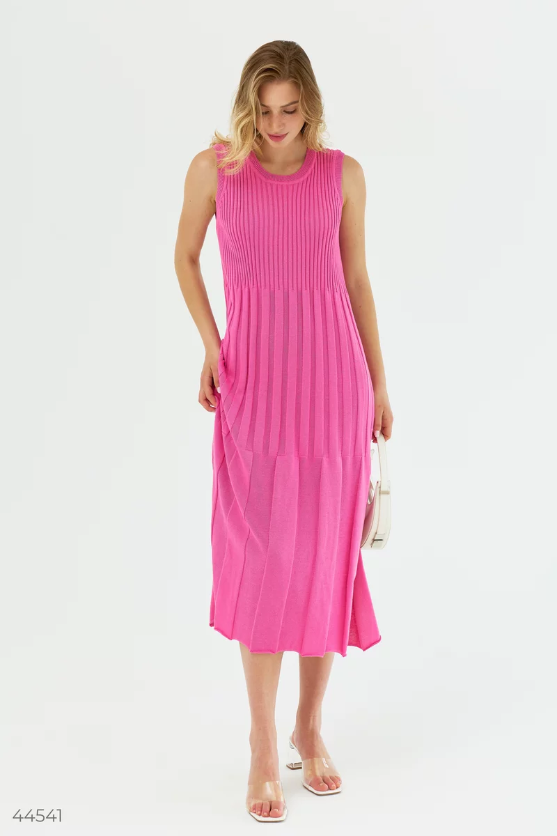 Трикотажна рожева сукня фотографія 1