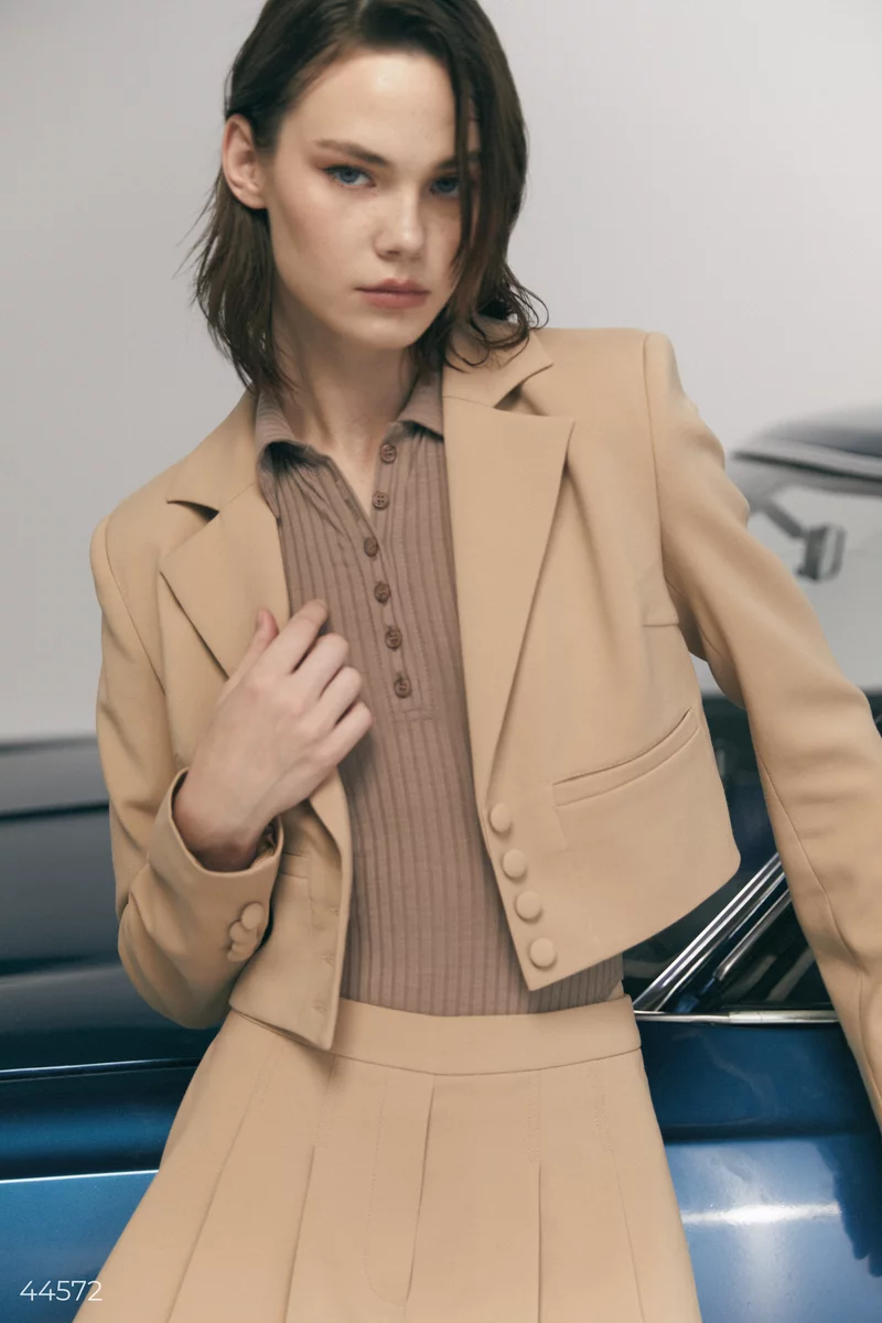 Beige crop jacket made of suit fabric photo 2