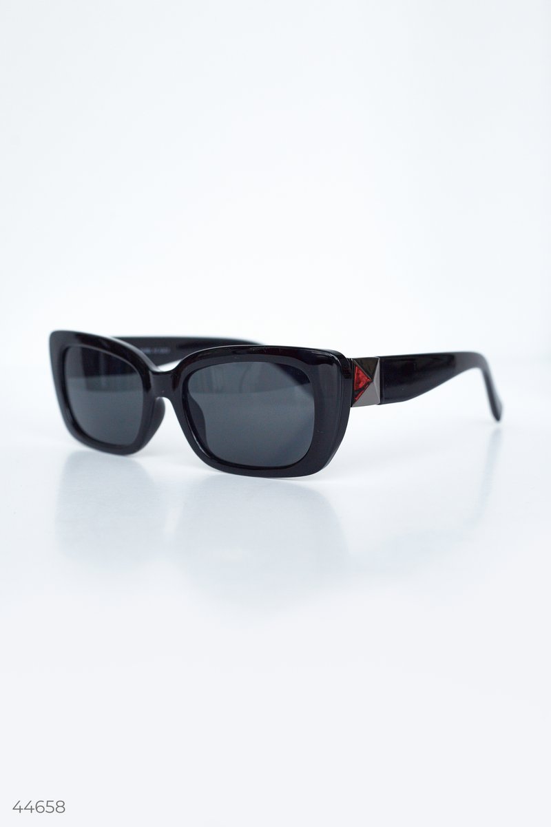 Черные солнцезащитные очки фотография 2