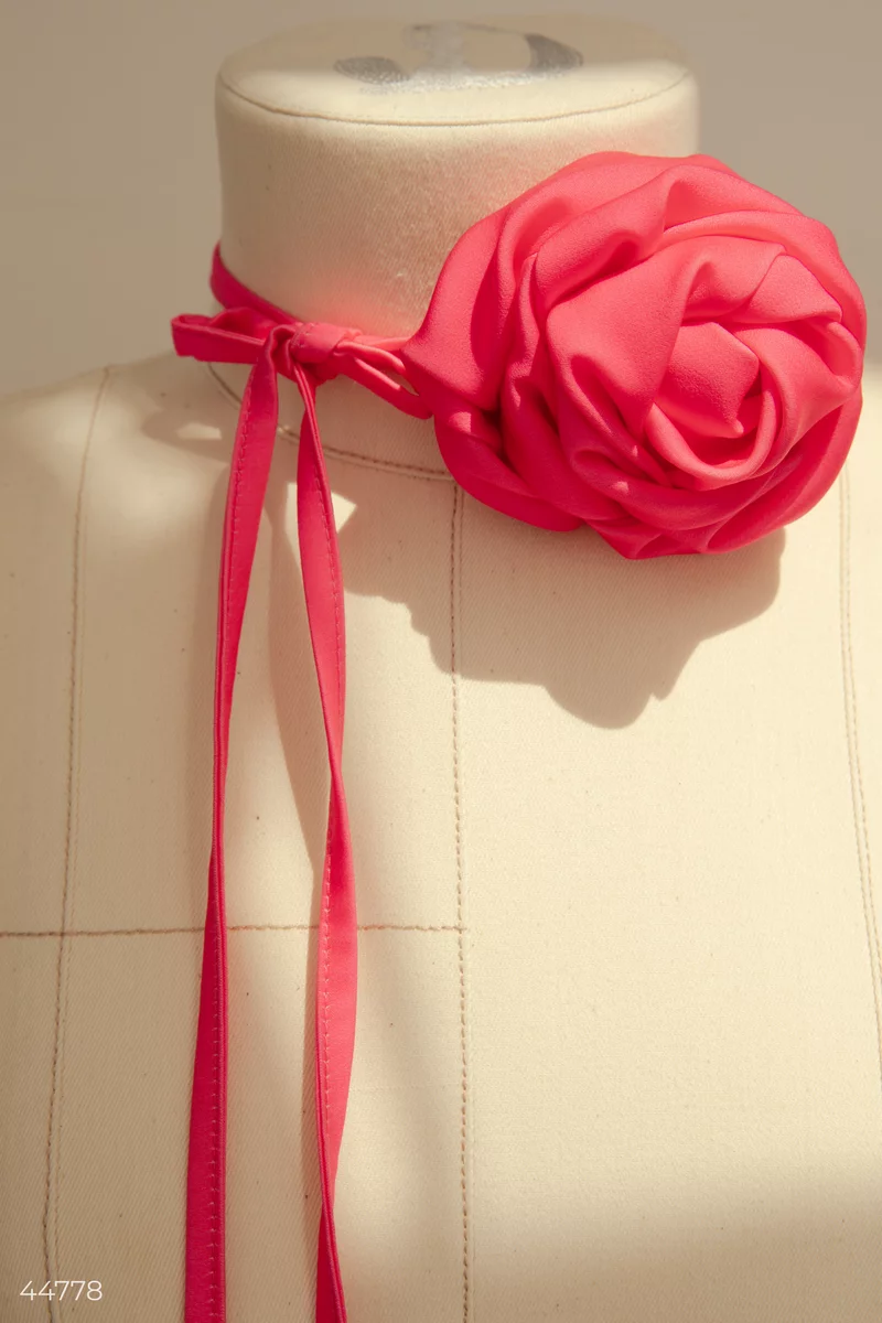 Чокер-роза в малиновом цвете фотография 5