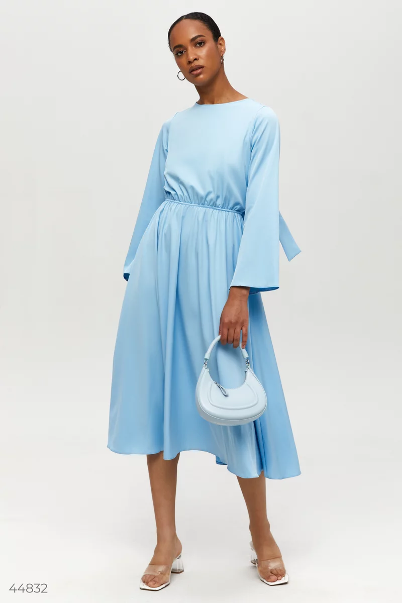 Блакитна сукня з відкритою спиною фотографія 4