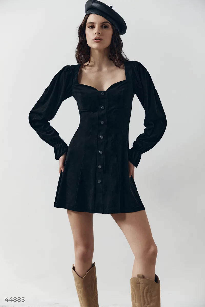 Черное платье мини с манжетой-клеш фотография 2
