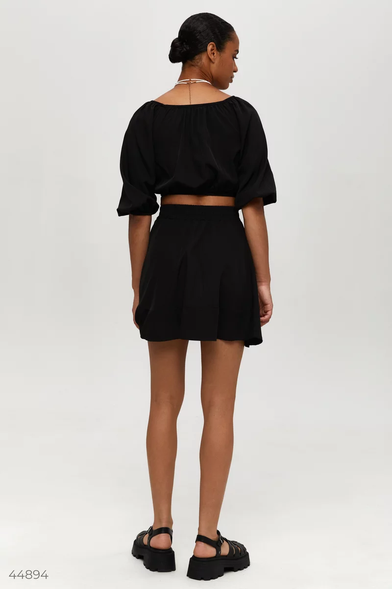 Short black skirt photo 3