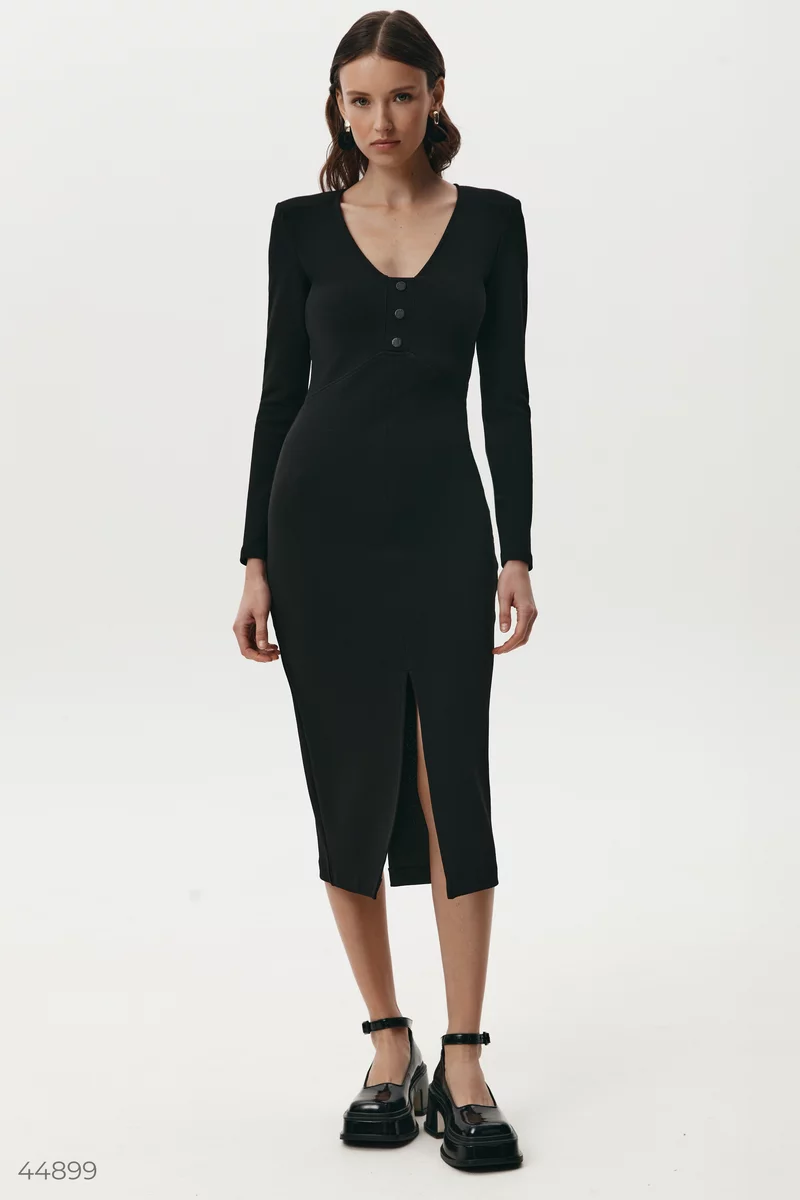 Черное трикотажное платье-футляр с разрезами фотография 2