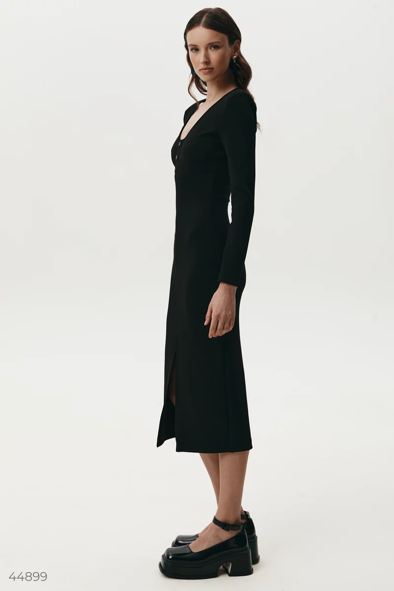 Черное трикотажное платье-футляр с разрезами фотография 4