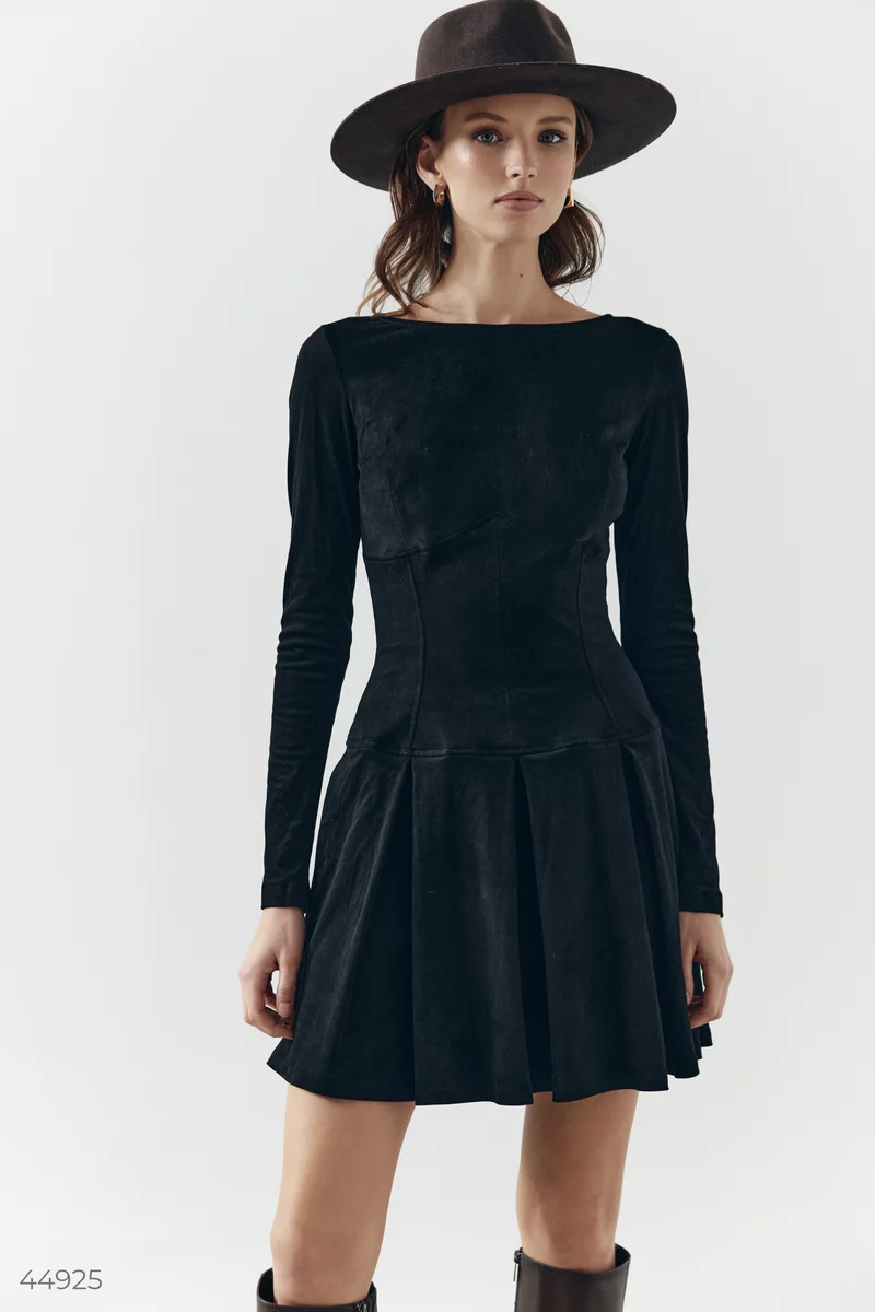 Черное платье мини из экозамши фотография 2