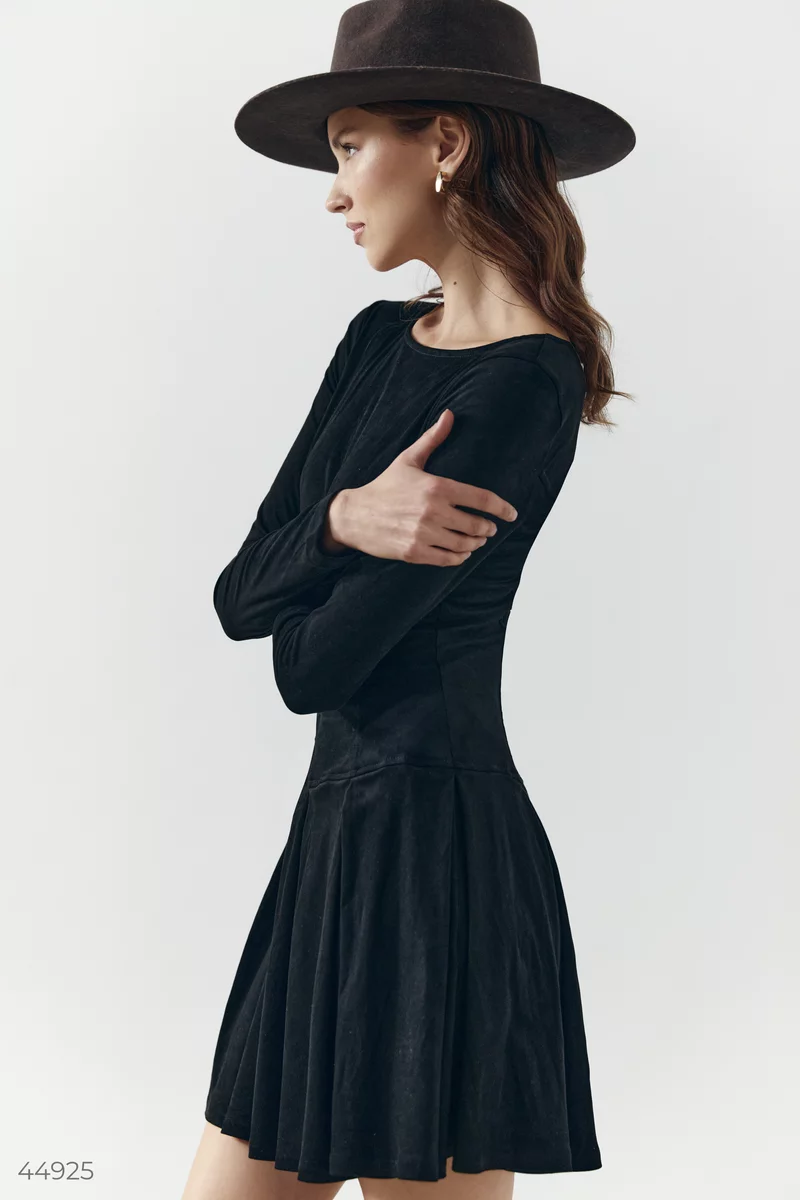 Черное платье мини из экозамши фотография 4