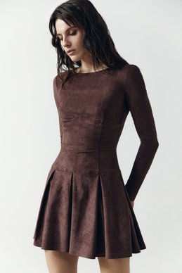 Платье мини из экозамши шоколадного оттенка фотография 2