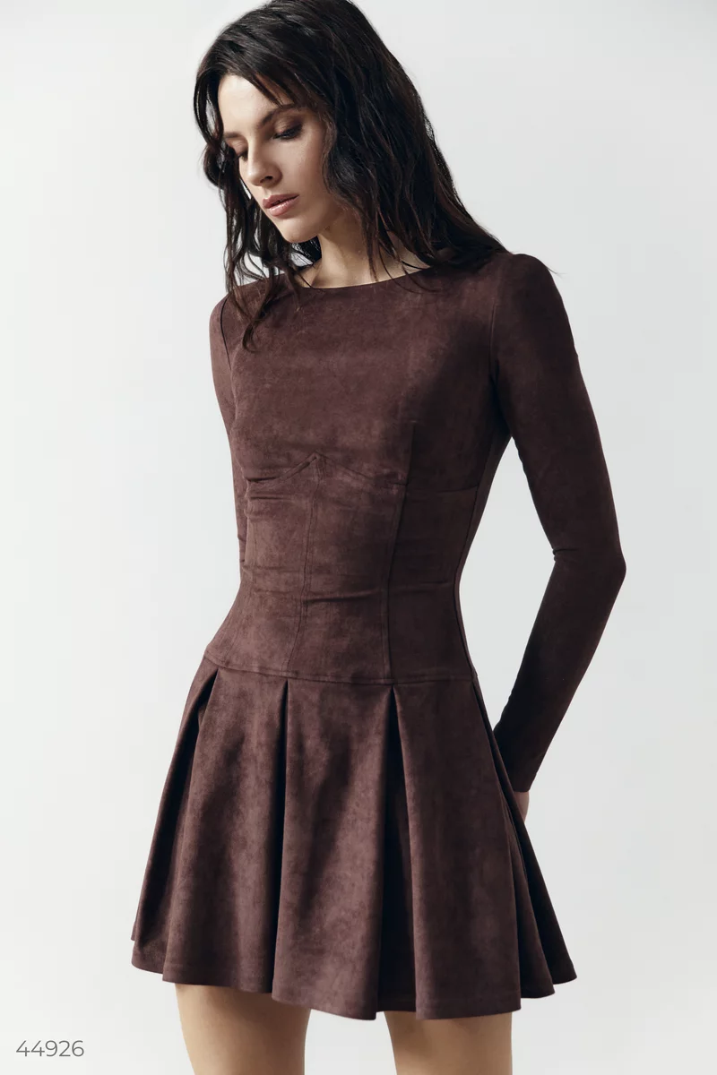 Платье мини из экозамши шоколадного оттенка фотография 1