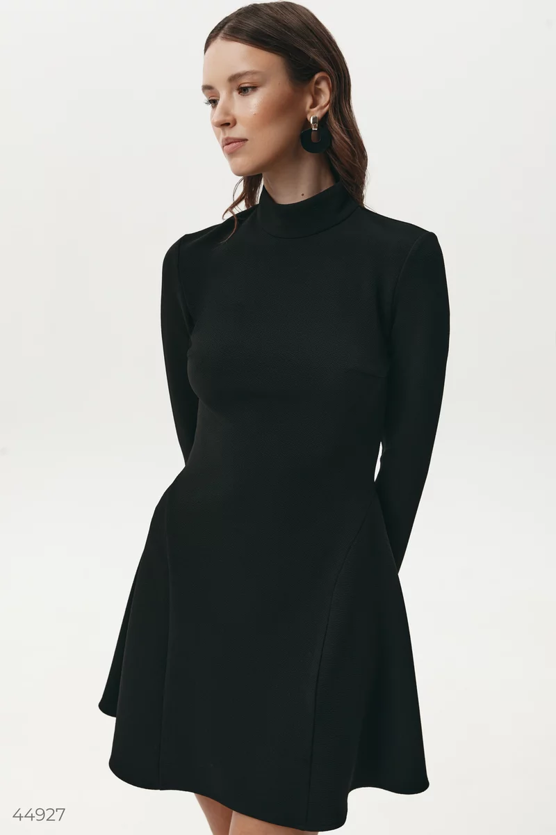 Черное трикотажное платье с длинным рукавом фотография 3