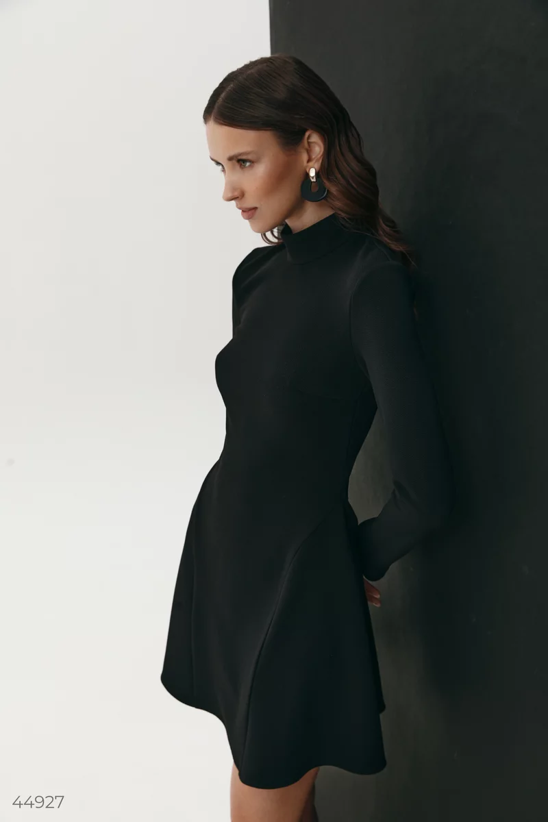 Черное трикотажное платье с длинным рукавом фотография 5