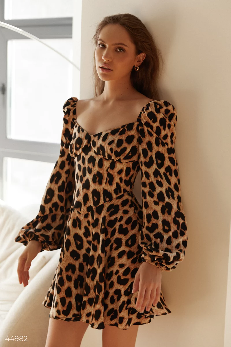 Леопардовое платье с объемными рукавами фотография 1