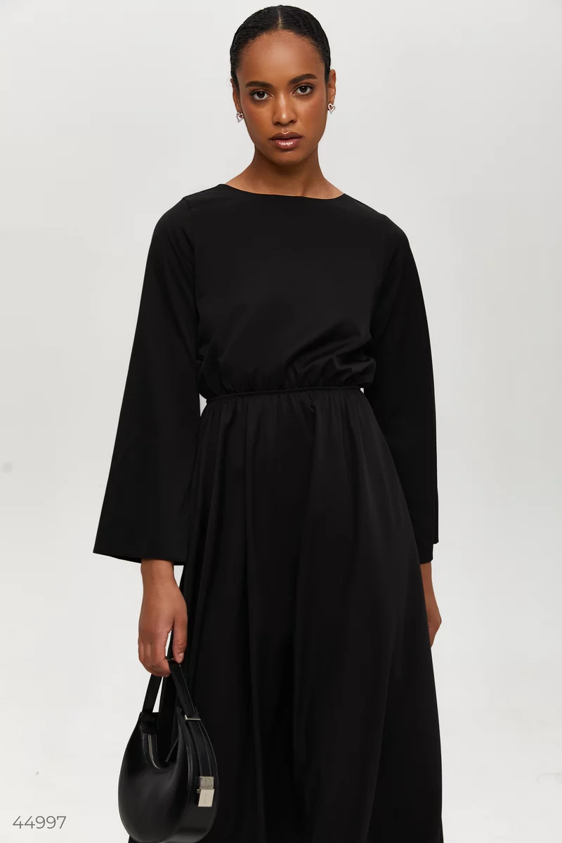 Чорна сукня з відкритою спиною фотографія 2