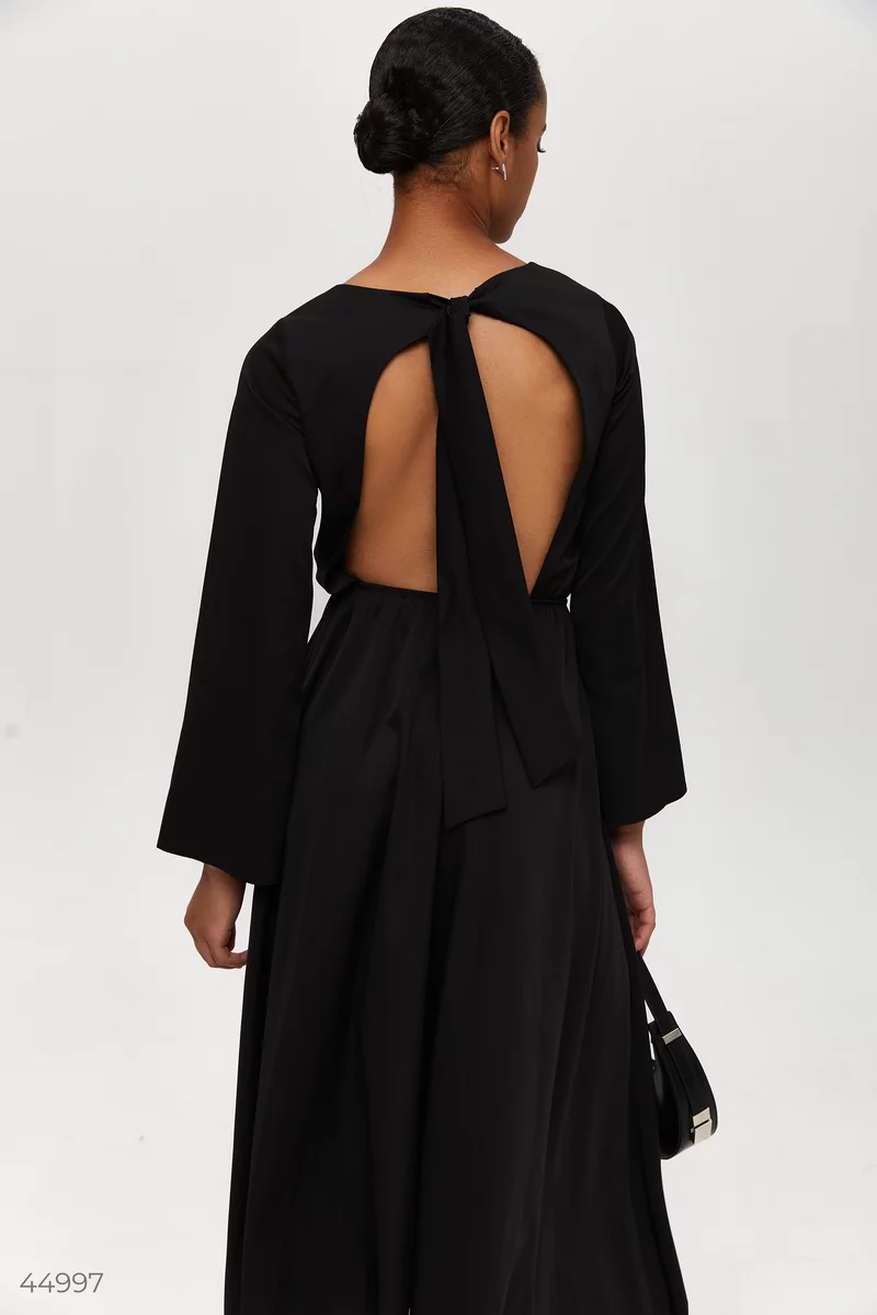 Чорна сукня з відкритою спиною фотографія 3
